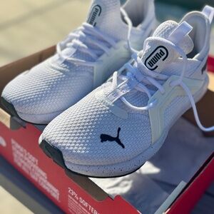 PUMA SOFTRIDE ENZO 5 SPECKLE (WOMEN SIZE US 8) REGULAR WHITE AND BLACK